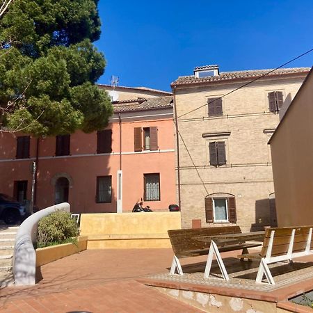 B&B Residenza Leonardo Falconara Marittima Eksteriør billede