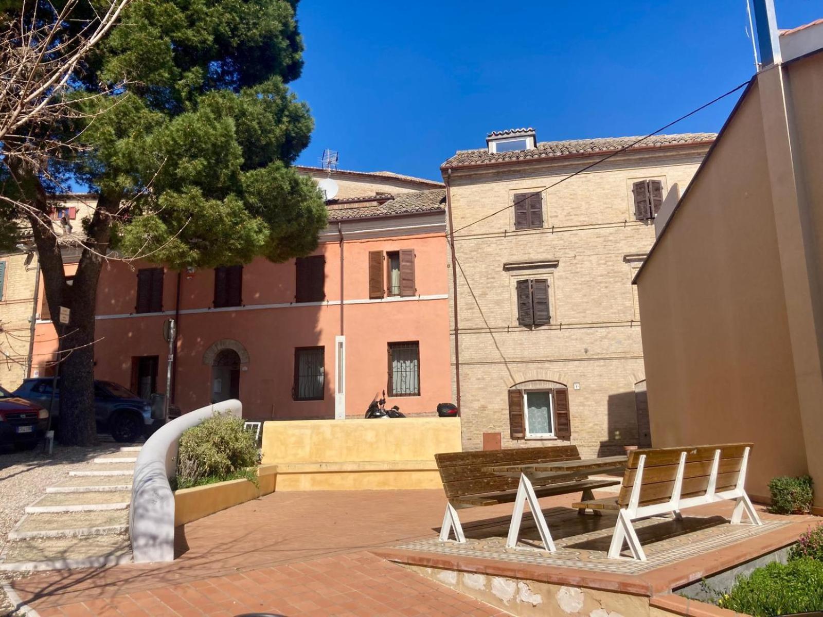 B&B Residenza Leonardo Falconara Marittima Eksteriør billede