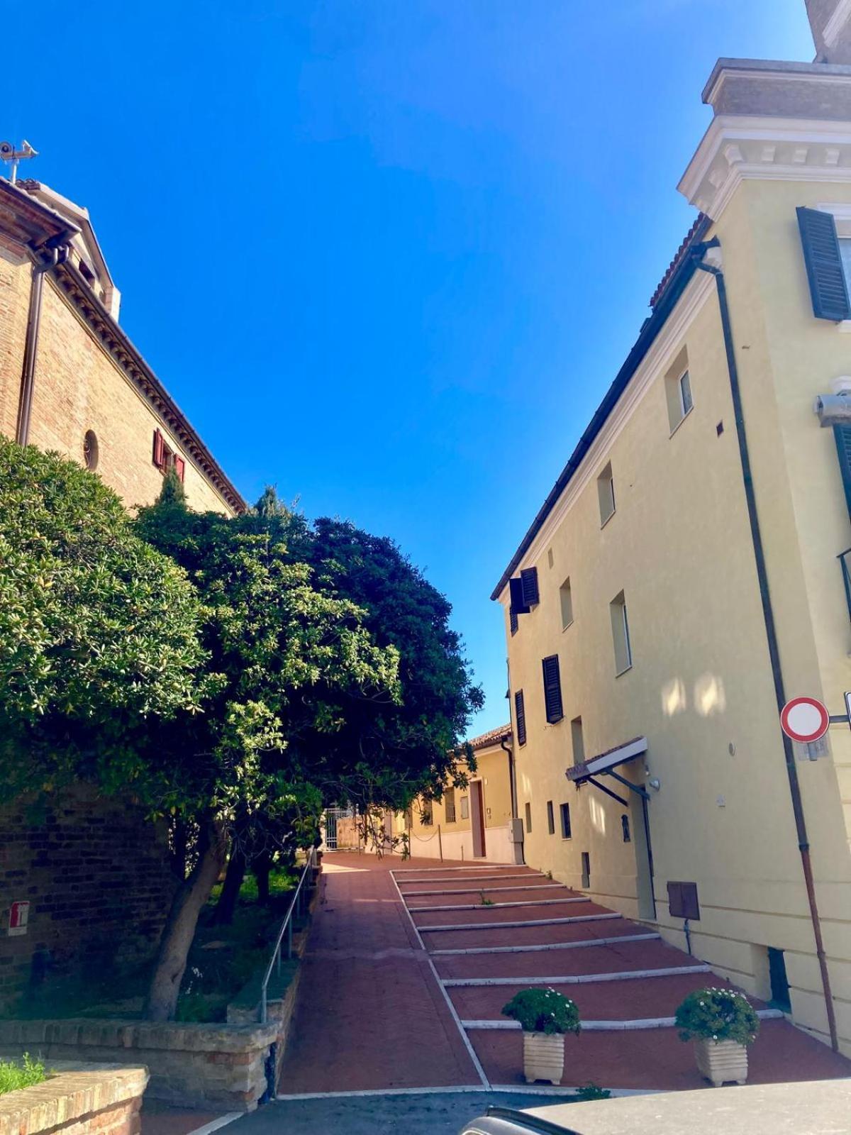 B&B Residenza Leonardo Falconara Marittima Eksteriør billede
